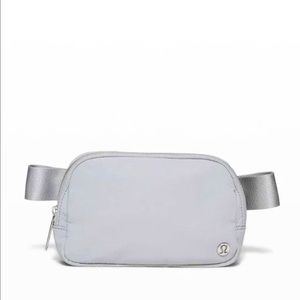 🆕 Lululemon Athletica Everywhere Belt Bag in Silver Drop - Extended Strap
